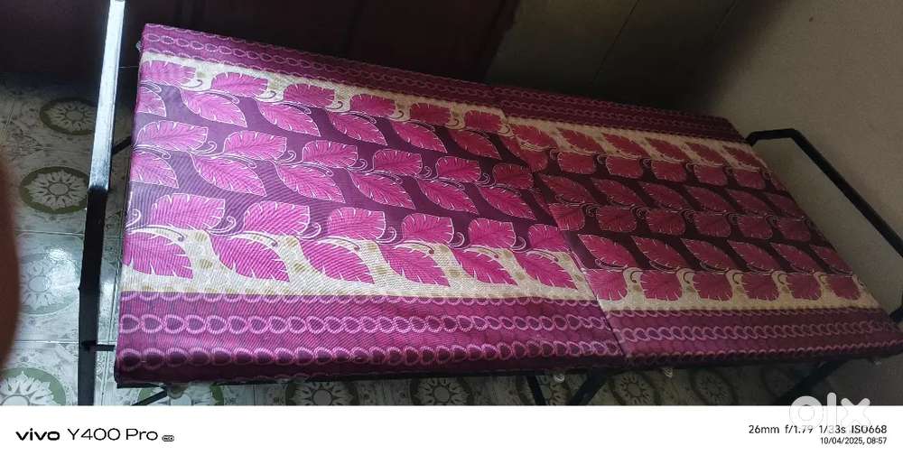 2 beds pink and blue