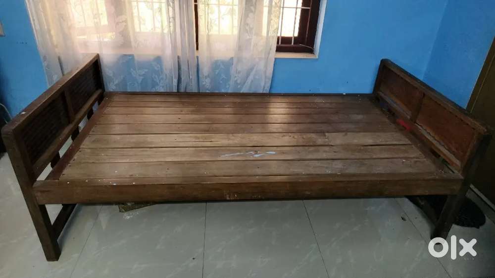 മരത്തിന്റെ കട്ടിൽ