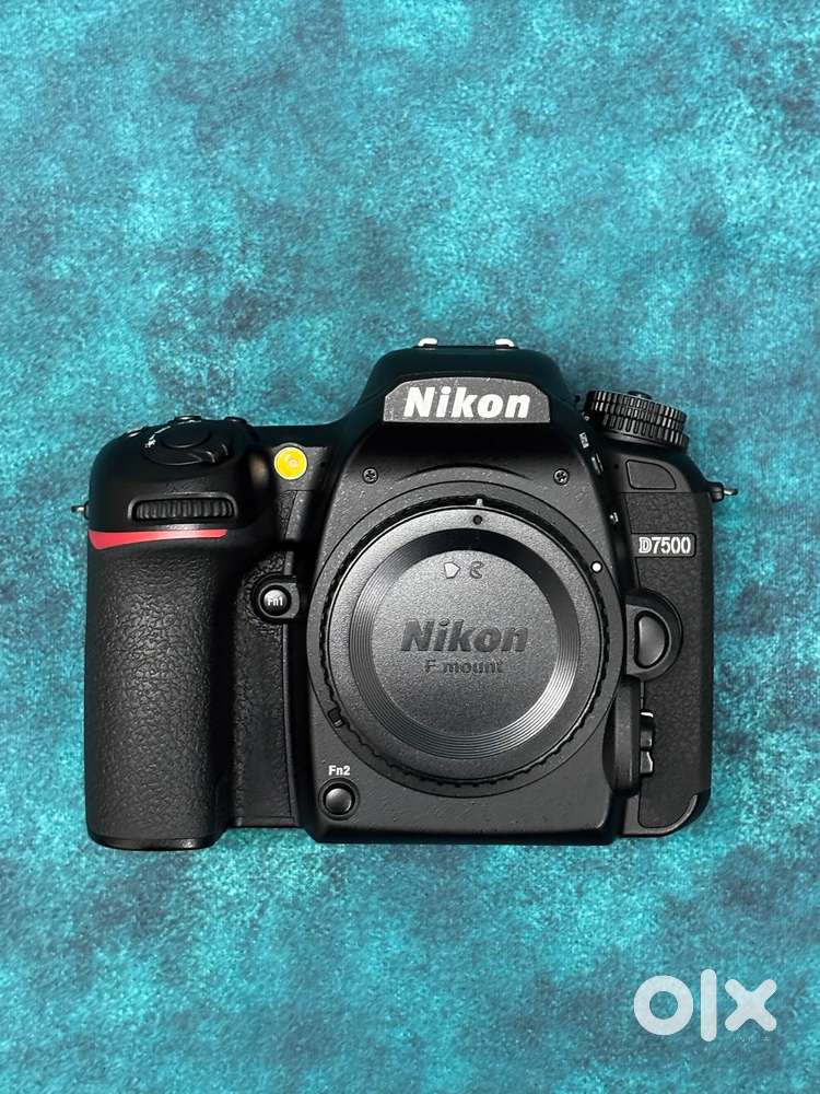 Nikon D7500 (Shutter Count 10,600) - Excellent Condition  2 Lenses