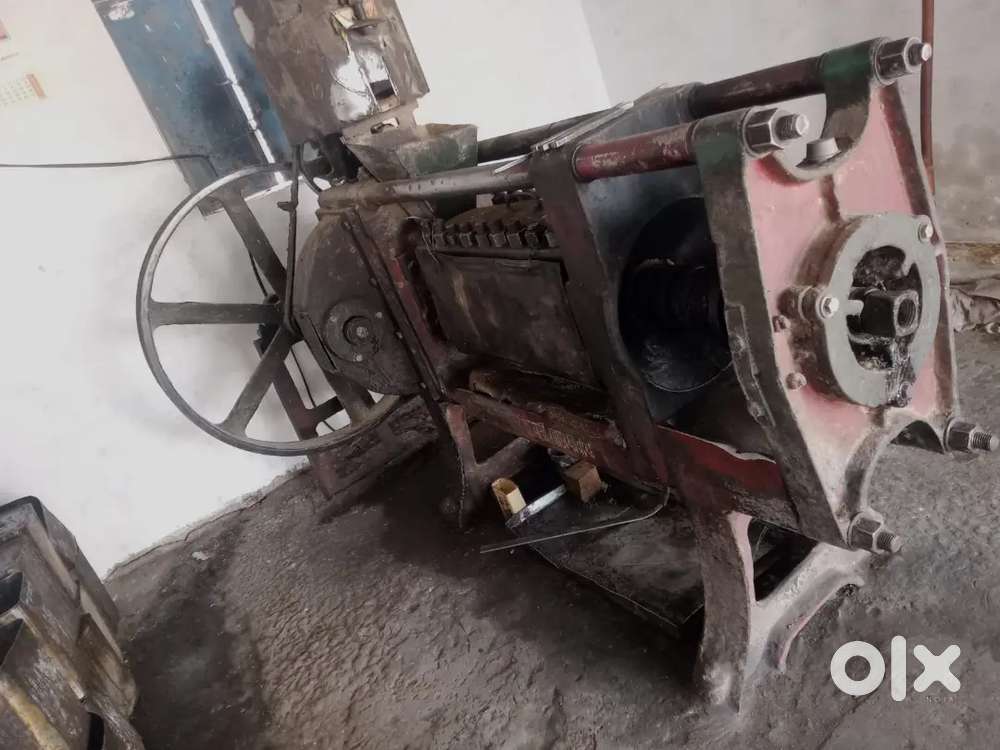 Oil mill machine
