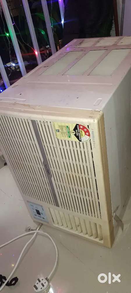 Windo ac lloyed 1.5 ton 3 star working full condition with remote