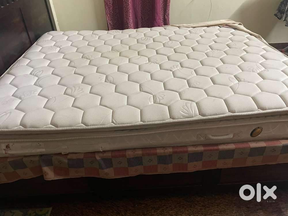 Queen Size Mattress – Great Condition!