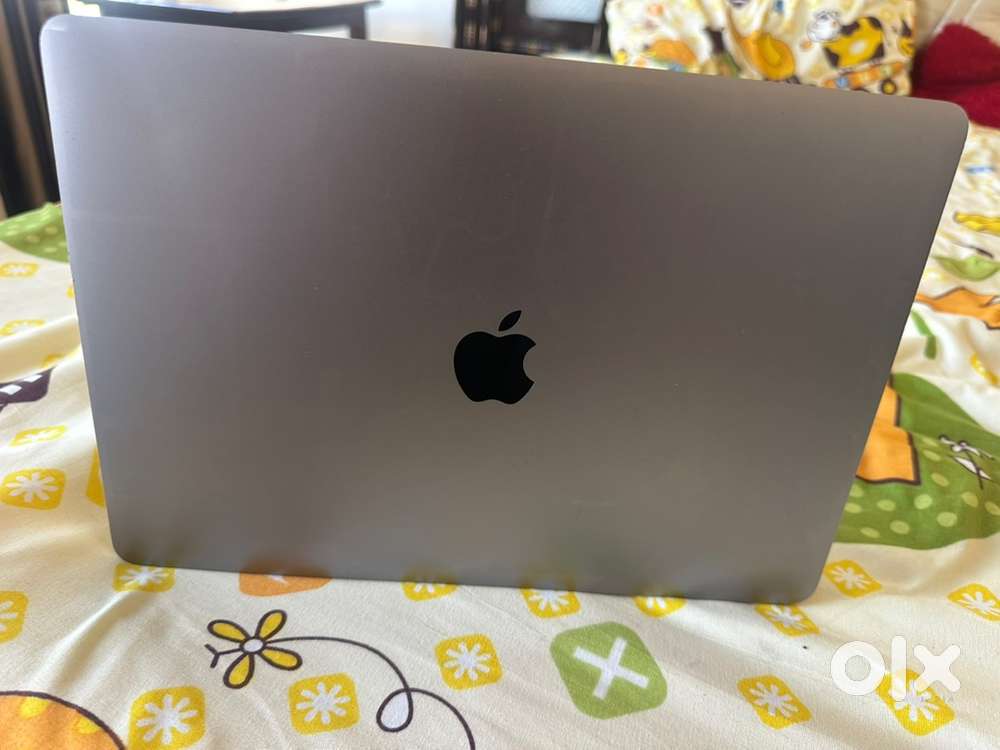 Macbook pro touch bar i5 2019 128gb(line issuein display)