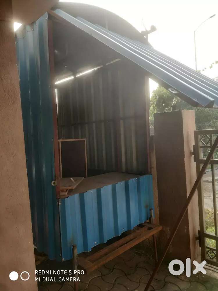 Cabin shop for food stall (with wheels)