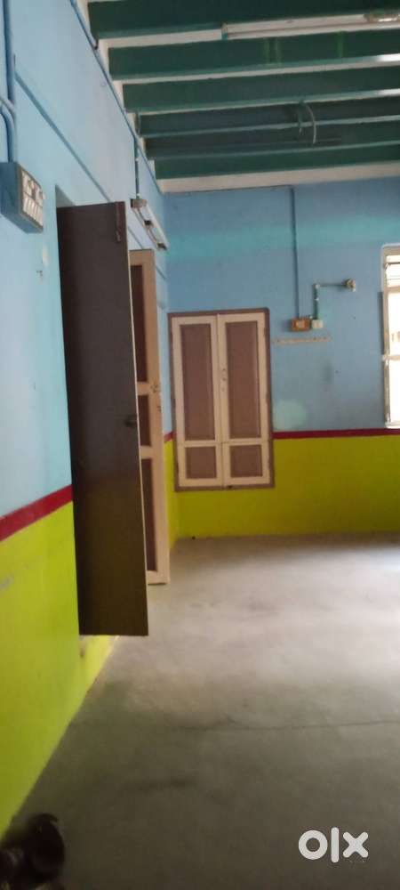 Individual house First floor for rent in Trichy periya kadai veedhi
