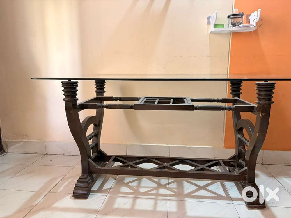 6 seater Dining Table without Chairs.