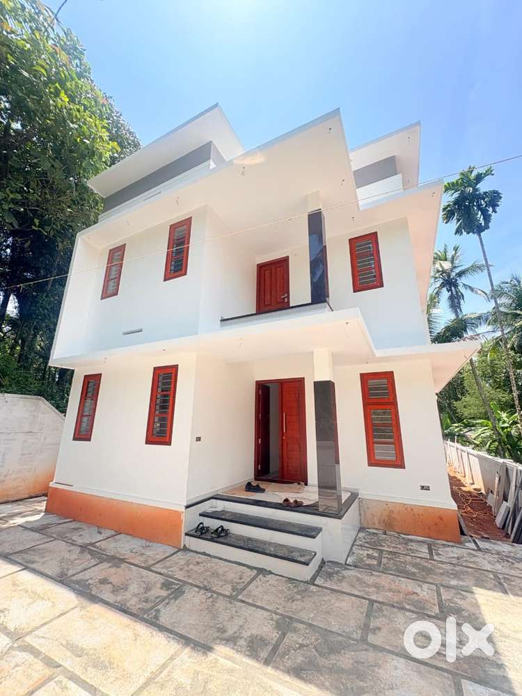 Kunaraswamy 5 Cent 4 Bed New House