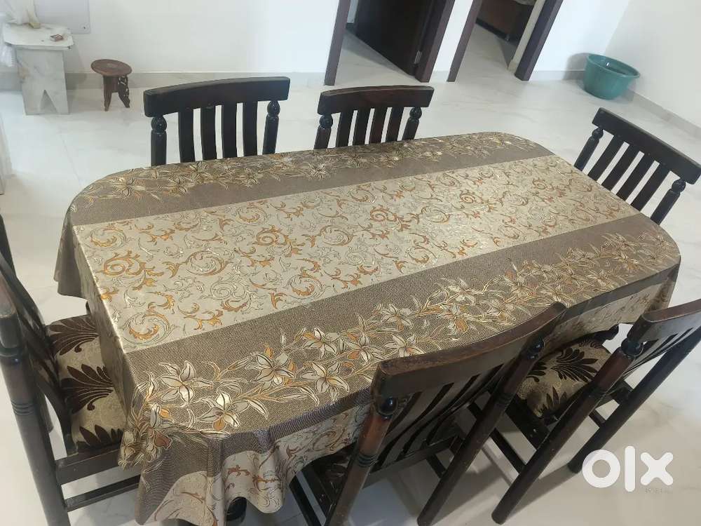 Dining table ( 6 seater )