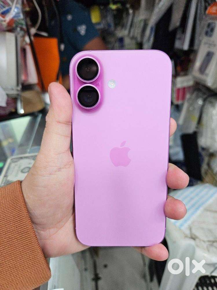 Selling iPhone 16, Mint Condition, 100% Battery Health, Variant 128GB.