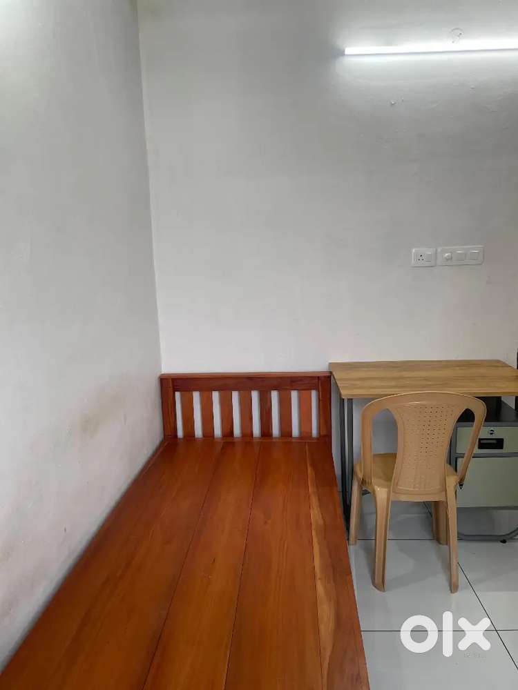 Semi furnished single room bath attached for rent near Csez kakkanad