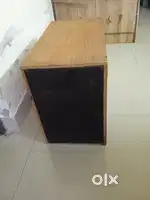 Speaker box