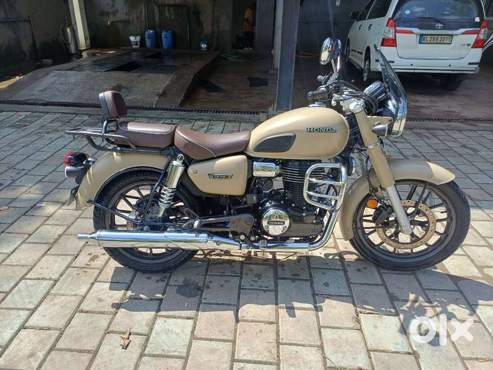 Like-New CB 350! Only 5k KM. Accident-Free. Snag the Steal!  ​HONDA