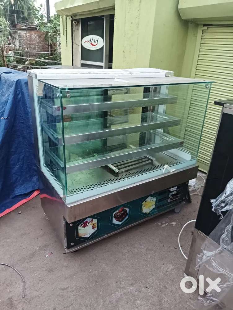 Cake display counter