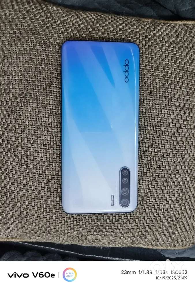Oppo f15 8 128 in a good Condition full original
