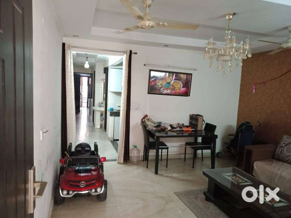 COMMERCIAL OFFICE-CUM-SHOP AND RESIDENTIAL BUILDER FLOOR FOR SALE