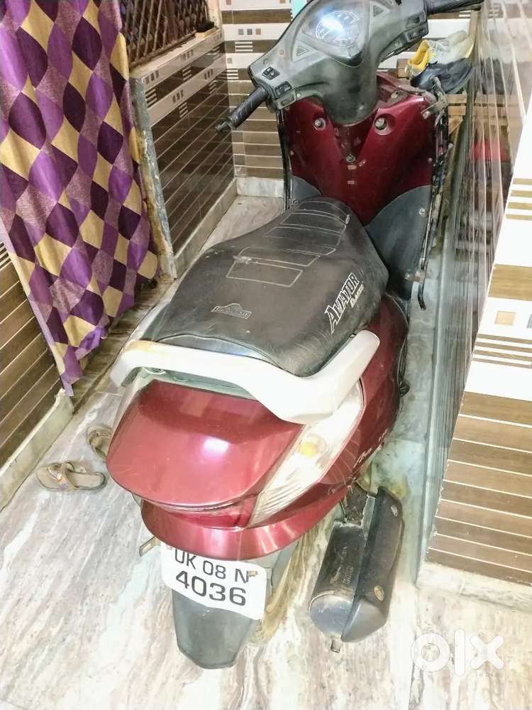 Old model scooty for sale alloy wheel.