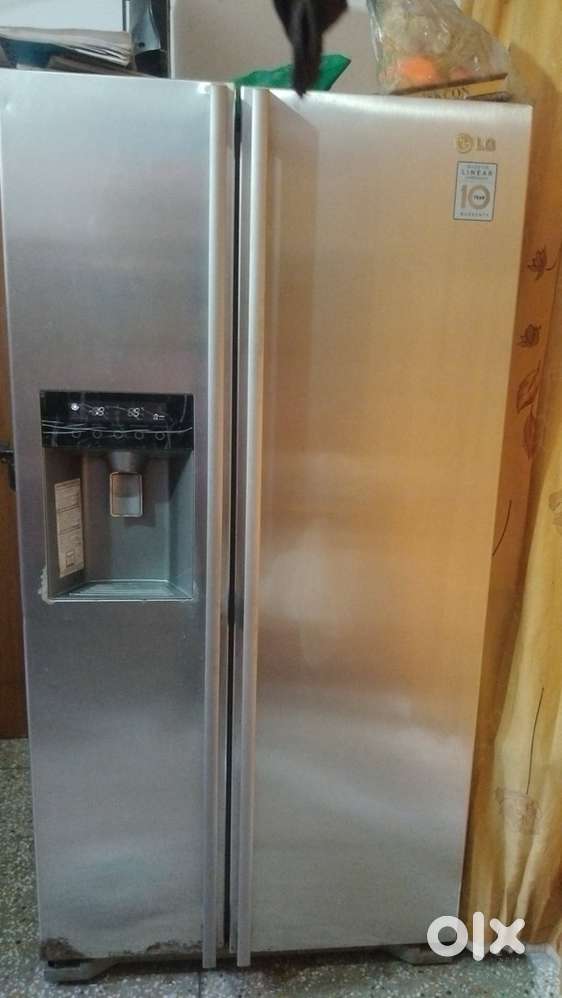 Double door refrigerator