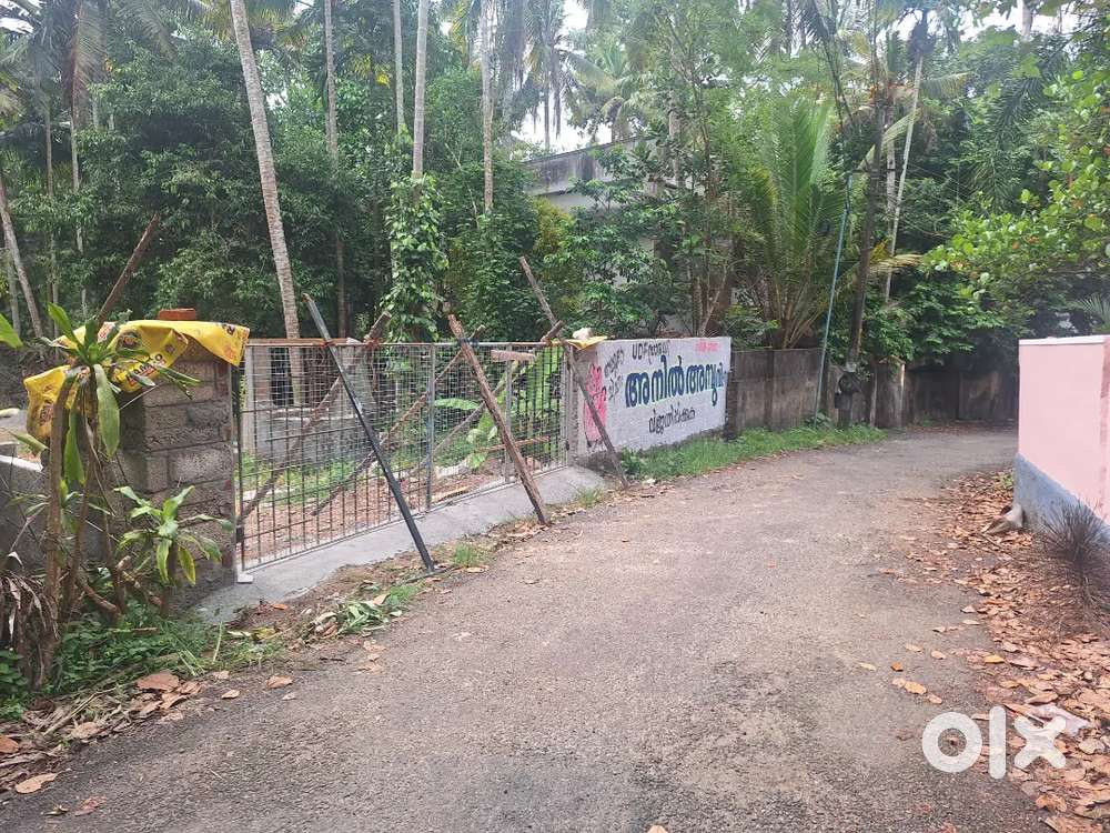 8സെന്റ് ശ്രീകാര്യം മൺവിള