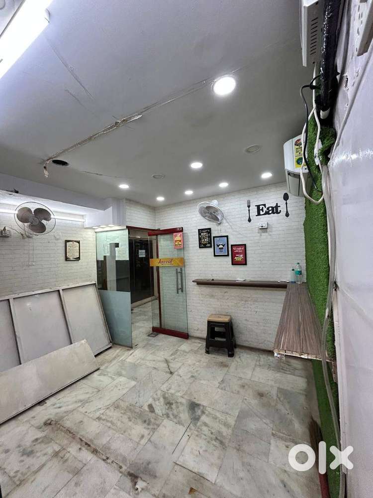 SHOP FOR SALE IN GK 1 M BLOCK MARKET BASEMENT