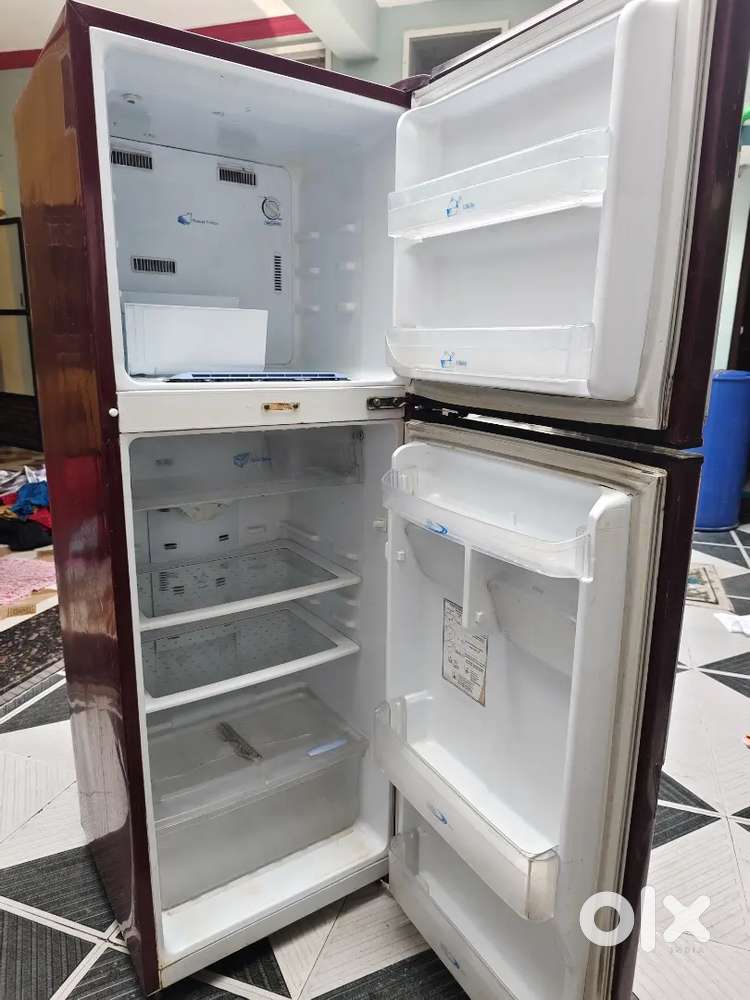 Kelvinator 218 ltrs double door neat fridge