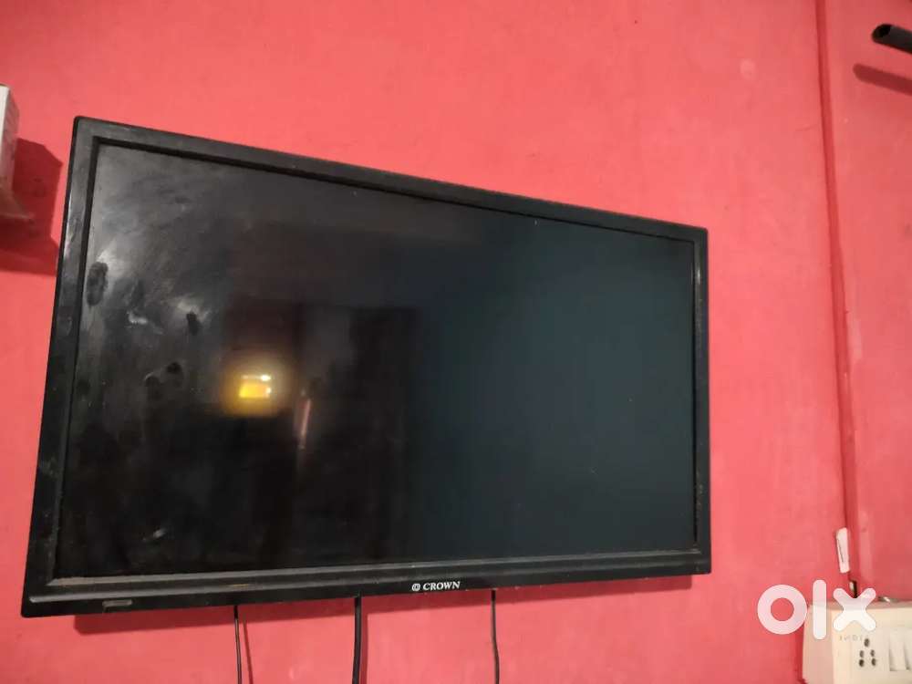 Crown Smart Tv 24Inch fresh 7 Month old only