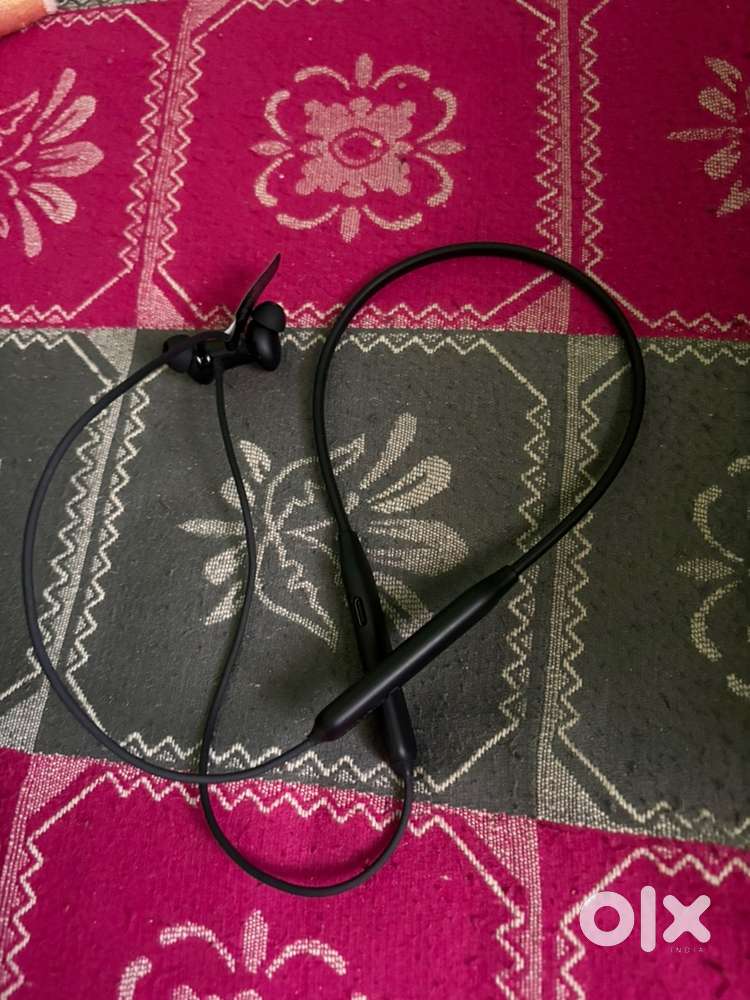 One plus z2 Neck band