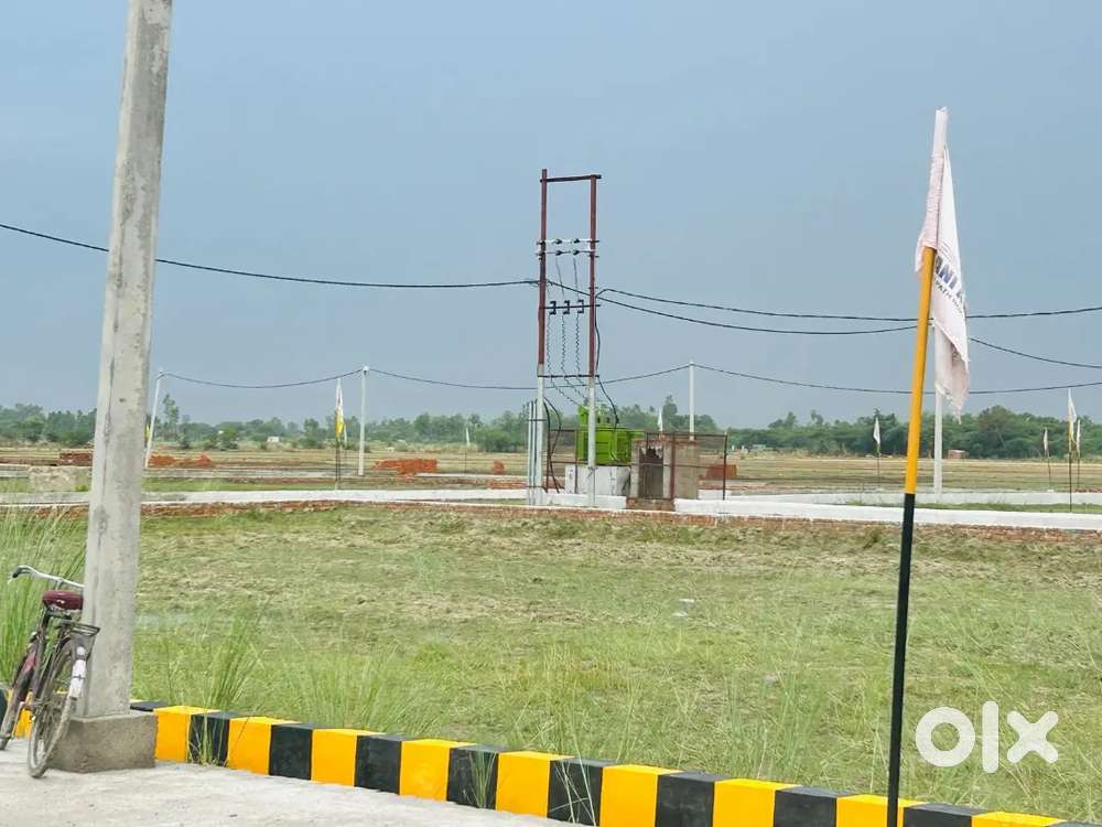 लखनऊ में आबादी से लगी सोसाइटी में प्लॉट में बैंक लोन के साथ