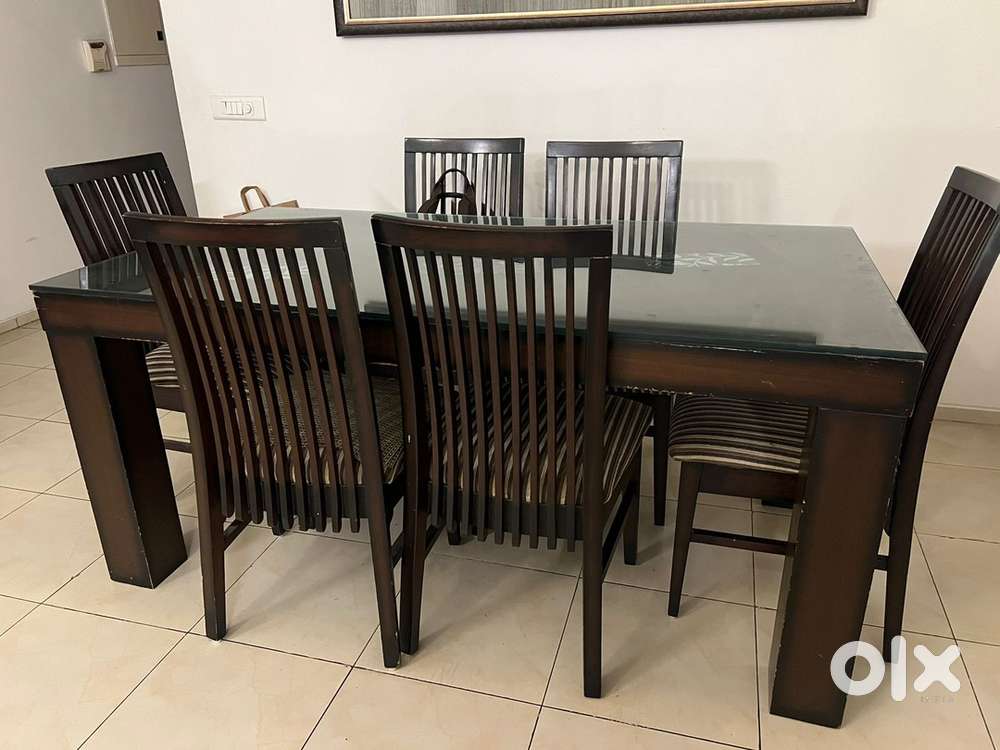 Selling 6-seater dining table and chair