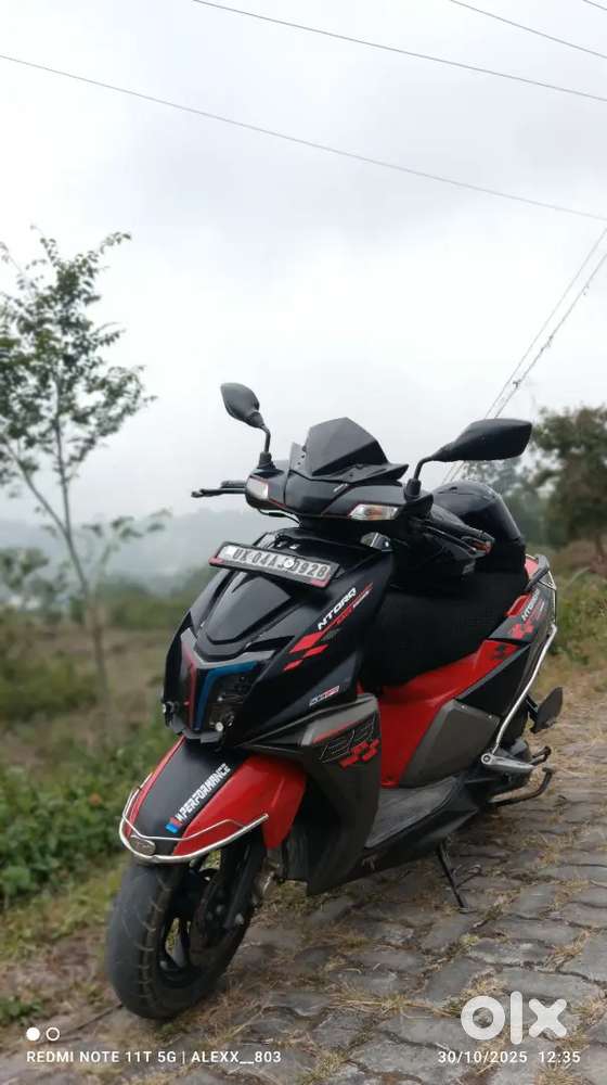 Scooty good condition hai well maintion hai every 3 month service