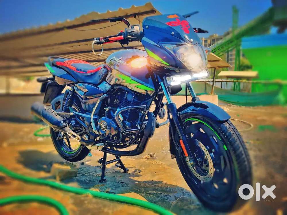Pulsar 125 neun black colour