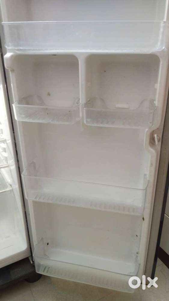 Samsung Single Door Fridge with stand, 189 L, 8 years old