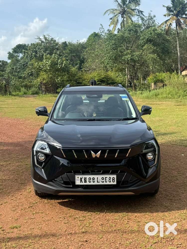 Mahindra XUV 3XO AX7L Luxury Black