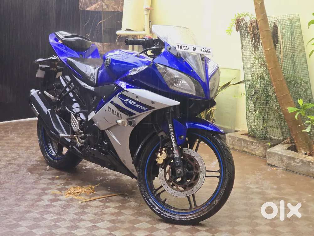 Yamaha R15 v2