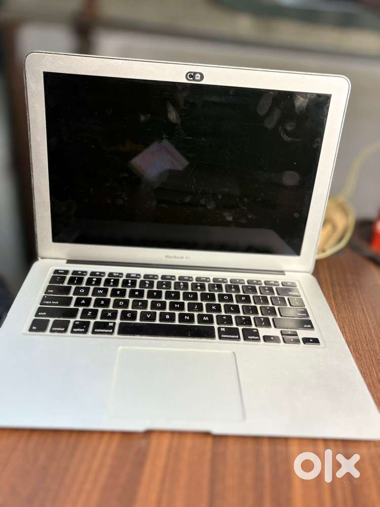 MACBOOK AIR