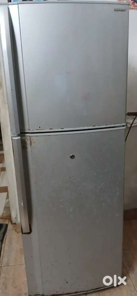SHARP 245 L FROST FREE REFRIGERATOR - FREEZER