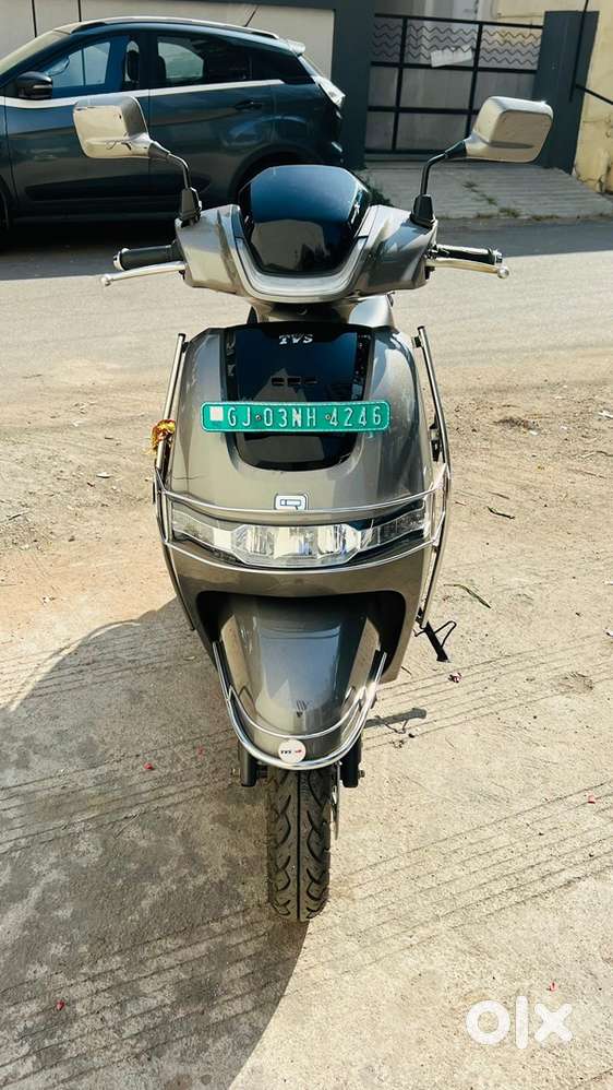 2 KEYS AVAILABLE AND CHARGER AVAILABLE. AVERAGE 105 KM / ONE TIME CHRG