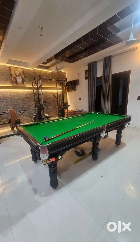 Pool table