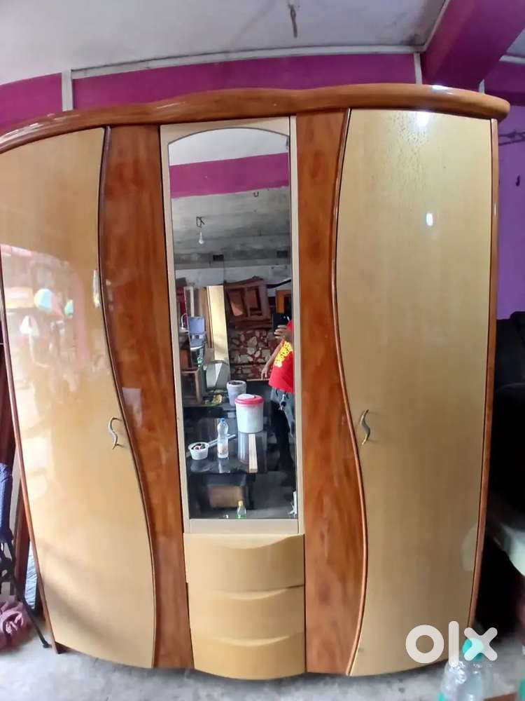 Impoted big size three door wardrobe with rotating mirror