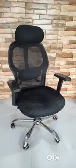 Office Chair Ergonomic like New 2500