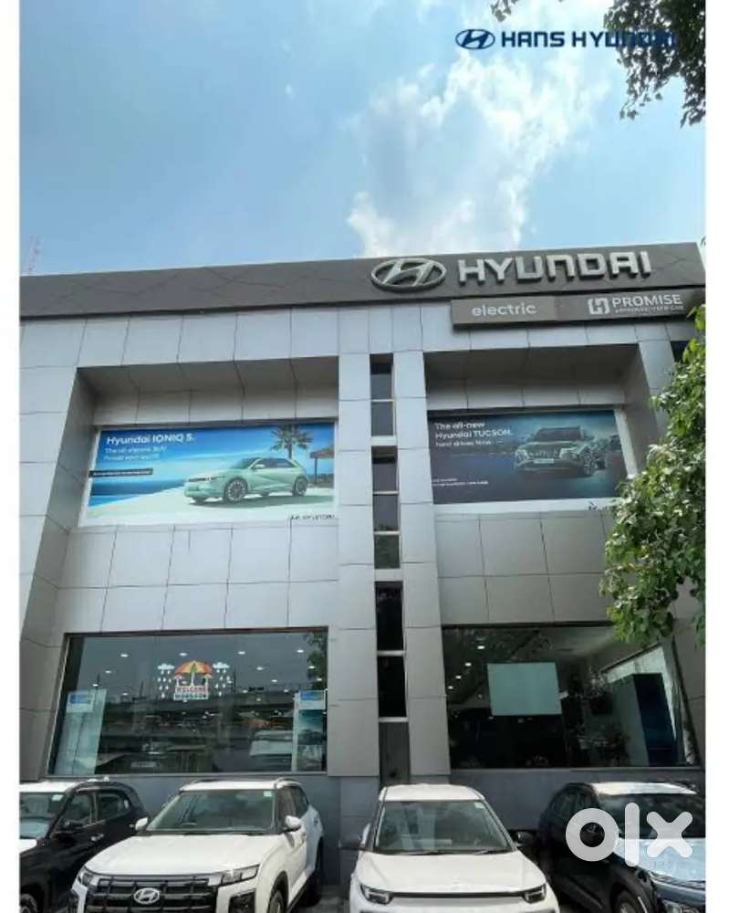  HYUNDAI शोरूम  मे आवश्यकता हैं पुरुष और महिला की आवश्यकता हैं!!
