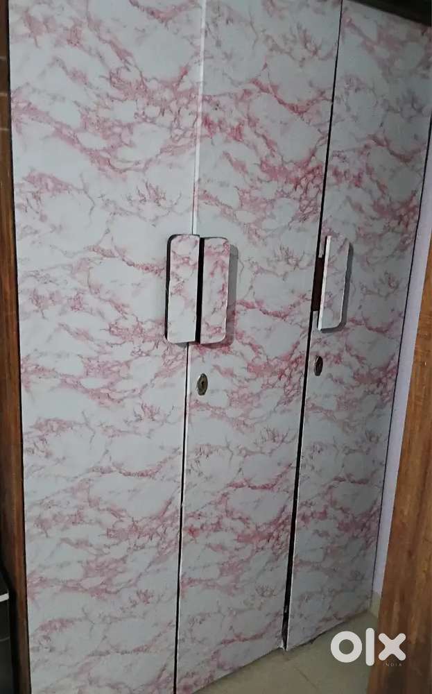 3 doors wardrobe (almirah)