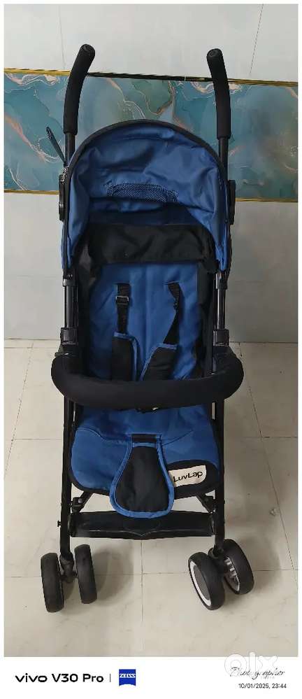 Luv city baby stroller/buggy lightweight compact &travel  friendly .