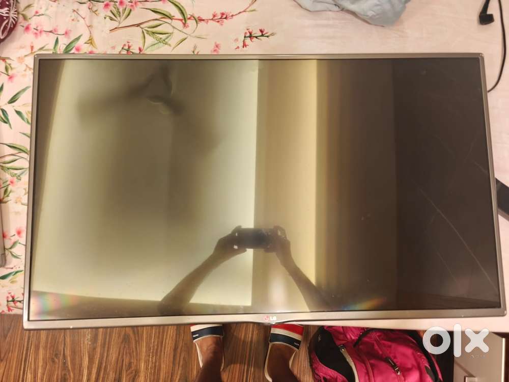 LG tv - Full HD LED 42 inch - brand new condition & original remote