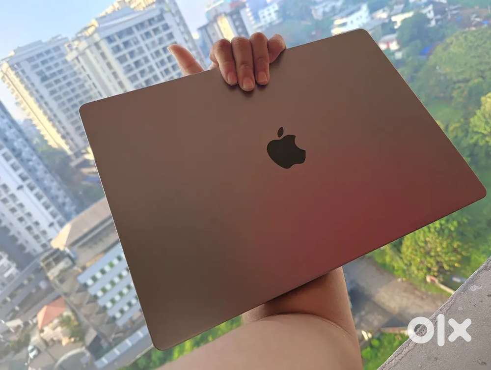 Apple MacBook M1 Pro A2485 ( 2022 )

16 Inch display

16 / 512 GB SSD