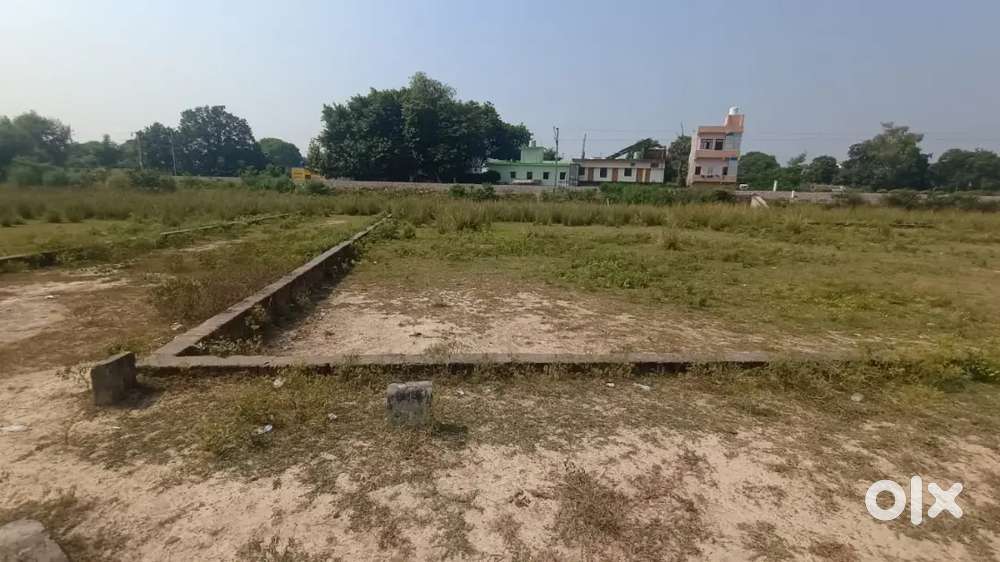 1000 sq ft corner plot