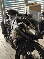 Yamaha r15v2 black