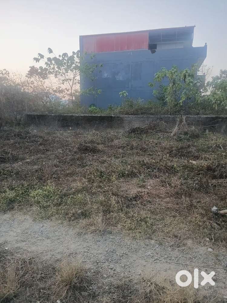 Urgent sale करना है plot parkarti vihar में