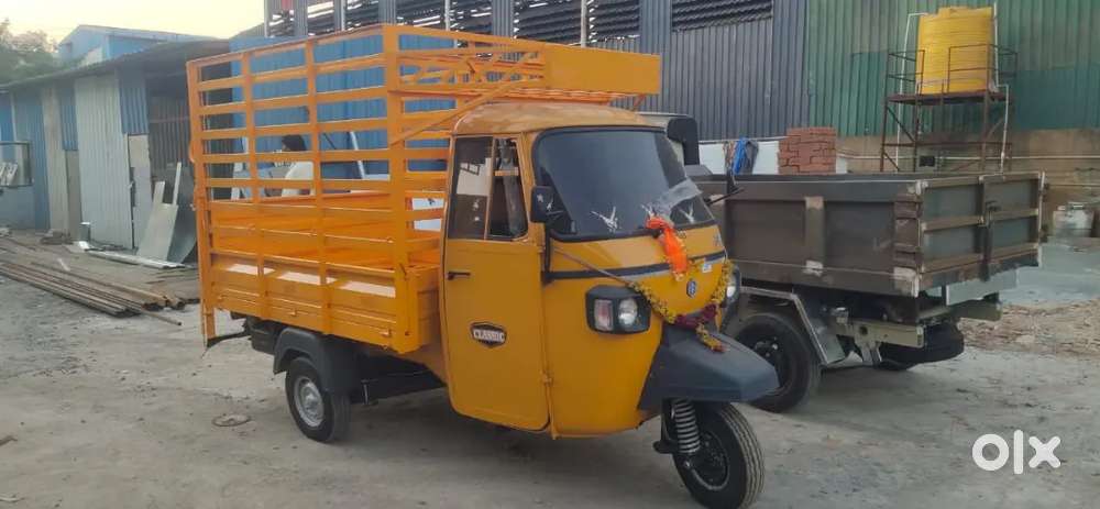 Ape load auto driver (porter)