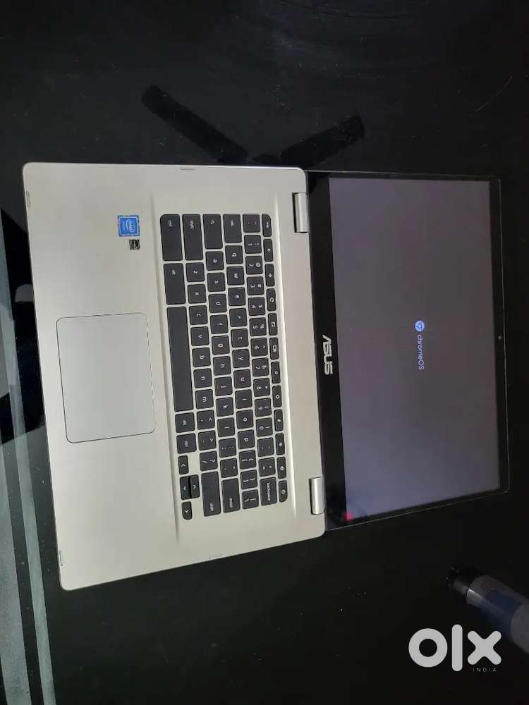 Asus touchscreen chromebook excellent condition