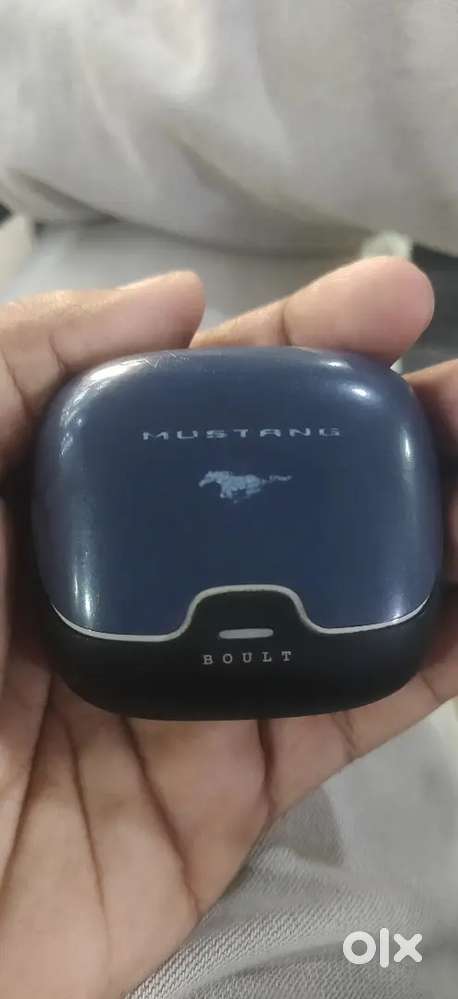 BOULT mustang earbuds